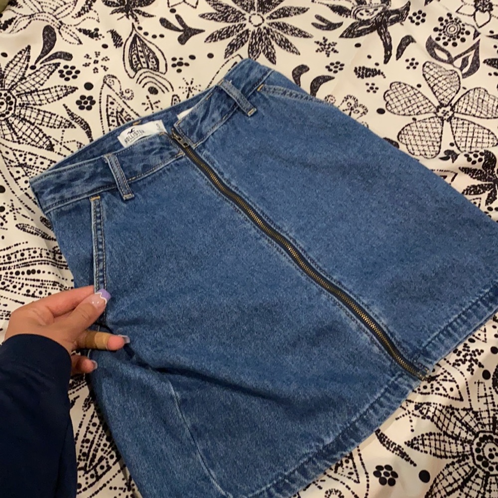 HOLLISTER ULTRA HIGH-RISE JEAN SKIRT💙